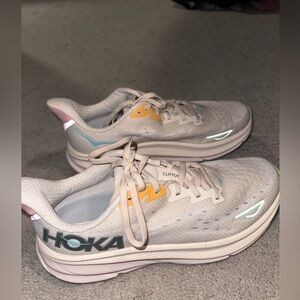 Hoka One One Clifton 9
Vanilla Astral (Women's)